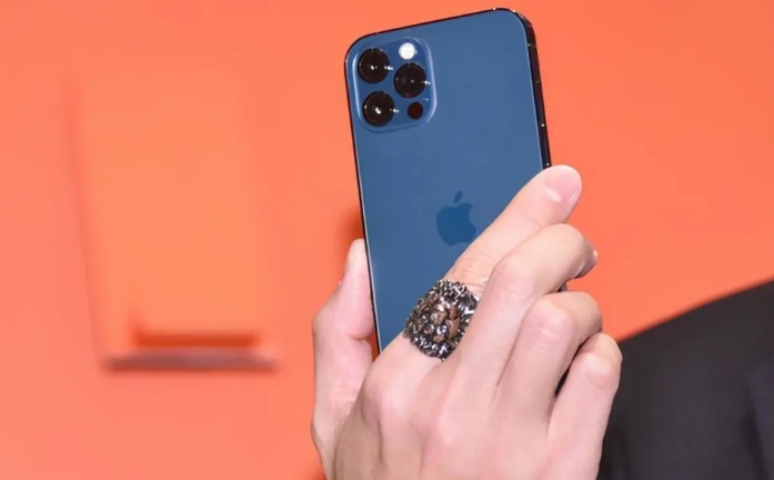 孙吴苹果手机维修分享iPhone12系列重启方法教程 