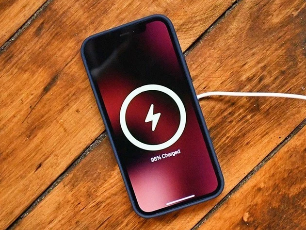 孙吴苹果手机维修分享iPhone 12可以随便充电吗 